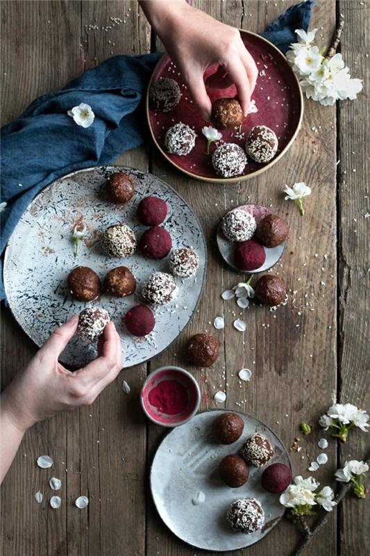 Πασχαλινό brunch detox σνακ χαμηλής περιεκτικότητας σε υδατάνθρακες ενεργειακές μπάλες συνταγή