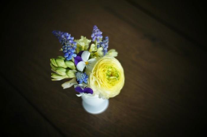 Πασχαλινή διακόσμηση τσίμπημα τύπων λουλουδιών τουλίπες μίνι μπουκέτο