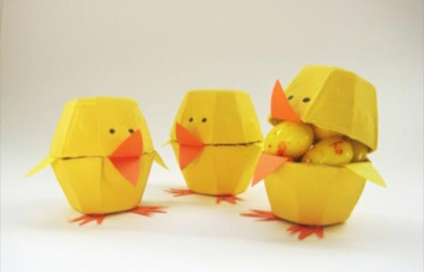 Πασχαλινή διακόσμηση κουτί αυγών κίτρινης πάπιας