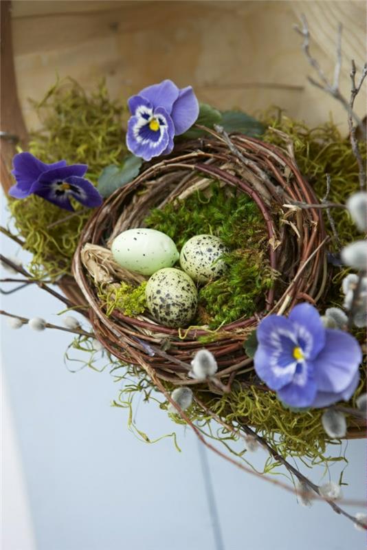 Πασχαλινές διακοσμήσεις ιδέες τσιμπήματα πουριστικά κλαδιά ιτιάς στεφάνι ορτύκια αυγά πανσέ βρύα