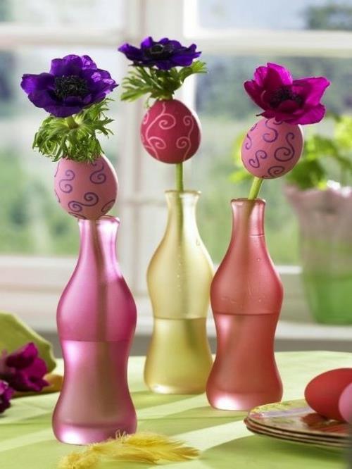 Πασχαλινή διακόσμηση μπερδεμένα γυάλινα μπουκάλια βαμμένα αυγά