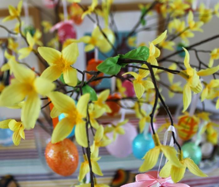 πασχαλινή διακόσμηση διακοσμήστε λουλούδια χρωματιστά πασχαλινά αυγά κλείστε