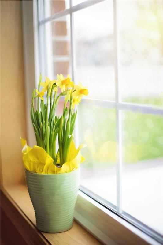 Πασχαλινή διακόσμηση παράθυρο διακόσμηση λουλουδιών