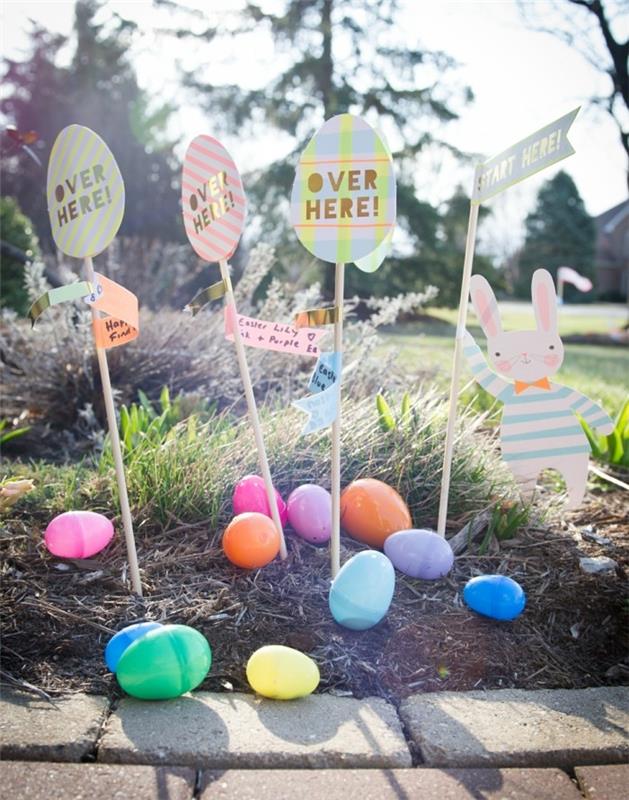 Πασχαλινή διακόσμηση κήπος χρωματιστά Πασχαλινά αυγά παιχνίδια Πάσχα γιορτάζουμε