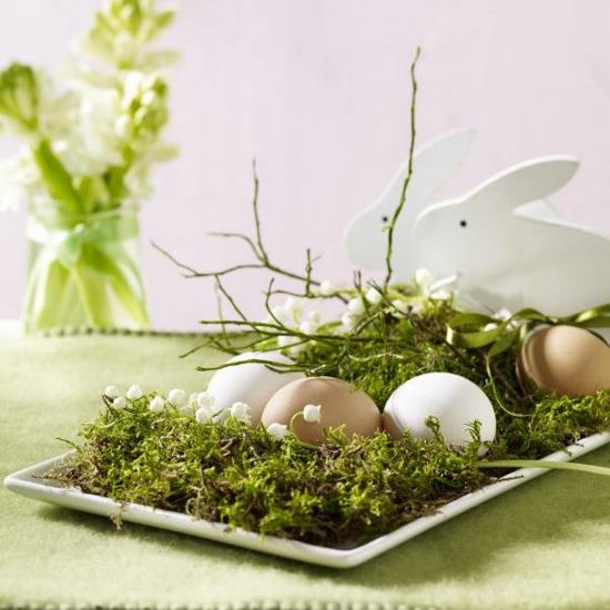 πασχαλινές ιδέες διακόσμησης πασχαλινά αυγά πράσινα ανοιξιάτικα λουλούδια βρύα πασχαλινό λαγουδάκι