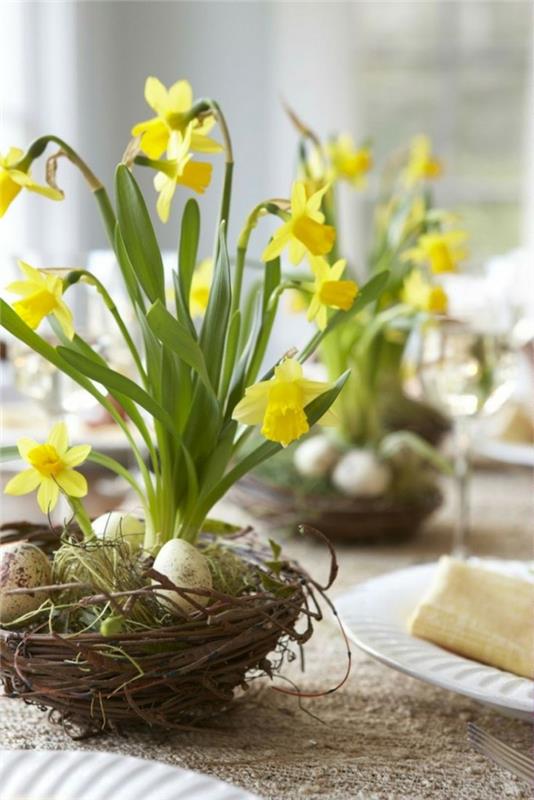 Πασχαλινή διακόσμηση Πασχαλινή διακόσμηση τραπέζι άνοιξη λουλούδια ασφόδελα ορτύκια αυγά Πασχαλινά αυγά φωλιές