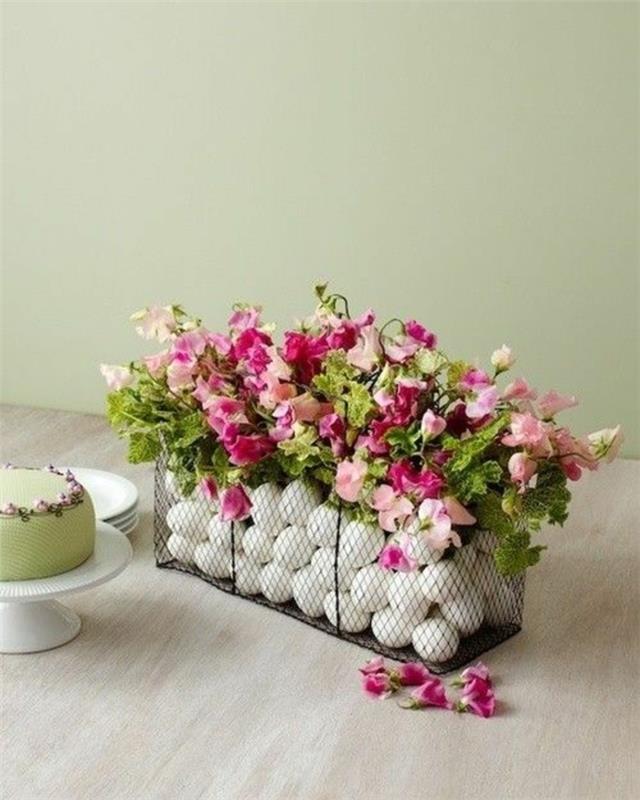 Πασχαλινή διακόσμηση Πασχαλινή διακόσμηση τραπέζι άνοιξη λουλούδια λευκά Πασχαλινά αυγά