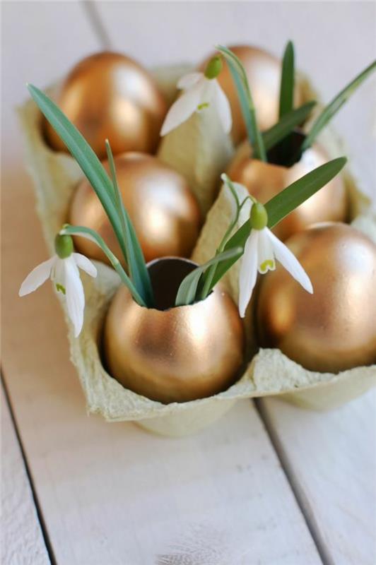 Πασχαλινή διακόσμηση φουσκωμένα Πασχαλινά αυγά χρυσές χιονονιφάδες