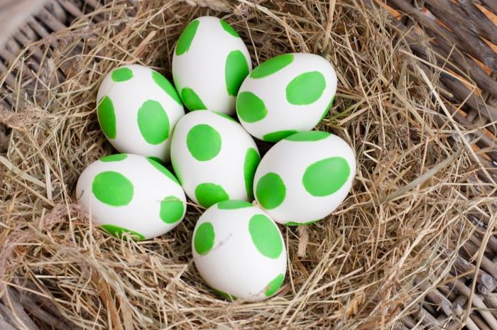 ζωγραφική πασχαλινά αυγά ακουαρέλα χρώματα πράσινες κουκίδες μινιμαλιστική πασχαλινή διακόσμηση