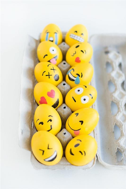 ζωγραφίζοντας πασχαλινά αυγά χειροτεχνίες με παιδιά κίτρινα αυγά χαμογελά