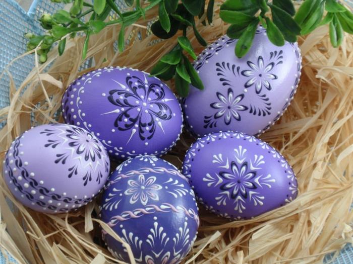 Πασχαλινά αυγά ζωγραφίζοντας λουλούδια μωβ μπλε φτιάξτε τις δικές σας πασχαλινές διακοσμήσεις