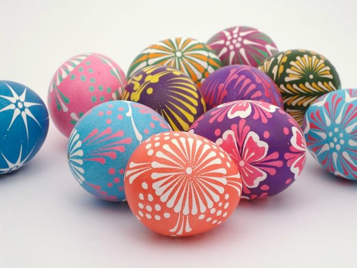 Πασχαλινά αυγά ζωγραφική λουλούδια μοτίβο πολύχρωμα χρώματα Πασχαλινή διακόσμηση