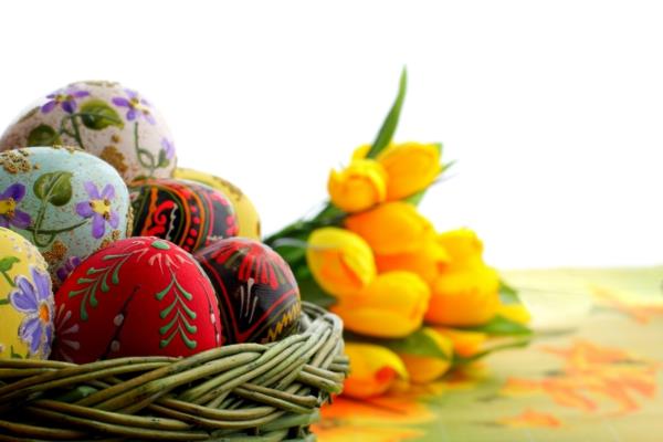 Πασχαλινά αυγά διακοσμούν ιδέες πασχαλινής χειροτεχνίας χρωματιστές τουλίπες