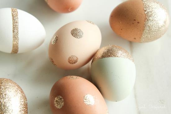 Πασχαλινά αυγά σε χρώμα χρυσές πινελιές