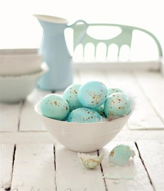 Πασχαλινά αυγά σχηματίζουν μπλε χρυσό Πασχαλινή διακόσμηση
