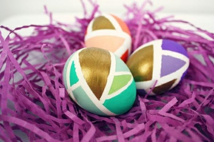 Πασχαλινό σχέδιο αυγών διακοσμούν χρυσό μοβ πράσινο Πάσχα διακόσμηση