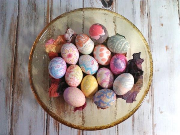 Πασχαλινά αυγά ζωγραφίζοντας μεταξωτό ύφασμα