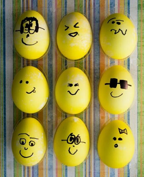 τα πασχαλινά αυγά αντιμετωπίζουν κίτρινα αυγά