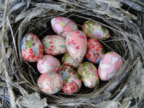 Πασχαλινά αυγά με τεχνική χαρτοπετσέτας πολύχρωμα λουλούδια