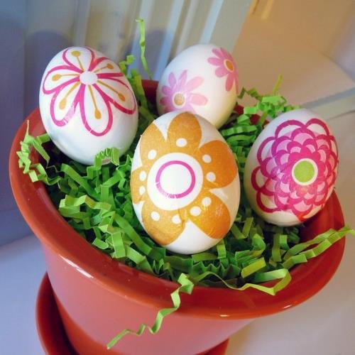 Πασχαλινά αυγά με τεχνική χαρτοπετσέτας ροζ κίτρινα λουλούδια