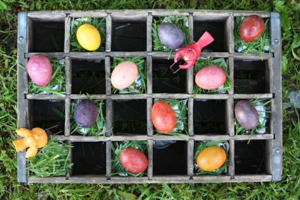 Χρωματίζοντας τα Πασχαλινά αυγά με φυσικό τρόπο