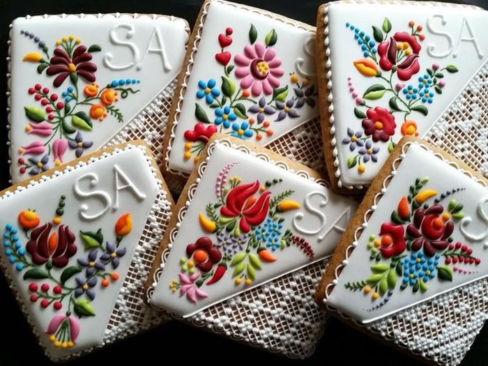 πασχαλινά μπισκότα λουλουδάτο μοτίβο διακοσμημένα μπισκότα ουγγρικά αρτοσκευάσματα
