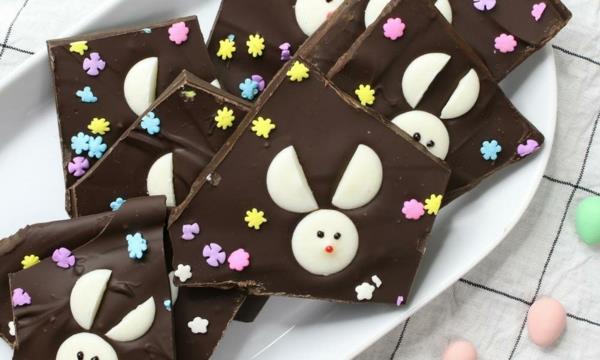 Τα λαγουδάκια του Πάσχα φτιάχνουν μόνοι σας σπασμένη σοκολάτα για το Πάσχα