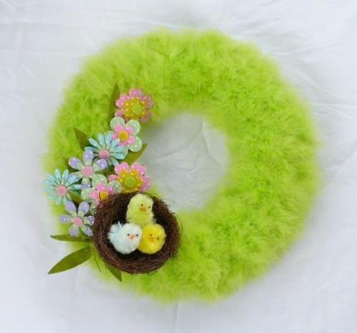 Πασχαλινό στεφάνι φωτεινή διακόσμηση λουλουδιών από πράσινο φτερό από φτερό