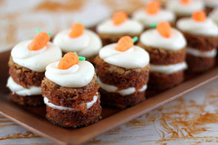 πασχαλινά κέικ muffins καρότα διακοσμήσεις γιορτινού τραπεζιού