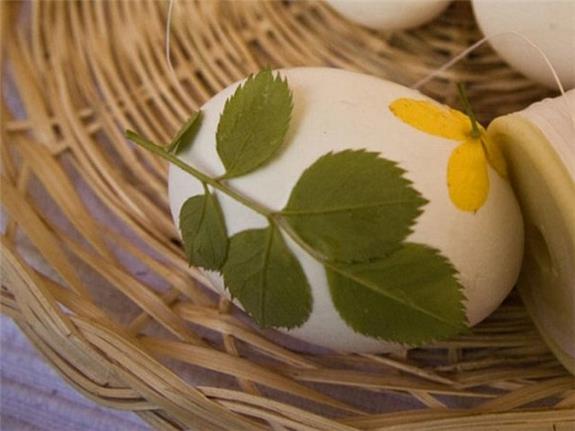 Πασχαλινή ιδέα χειροτεχνίας για ενήλικες που χρωματίζουν αυγά