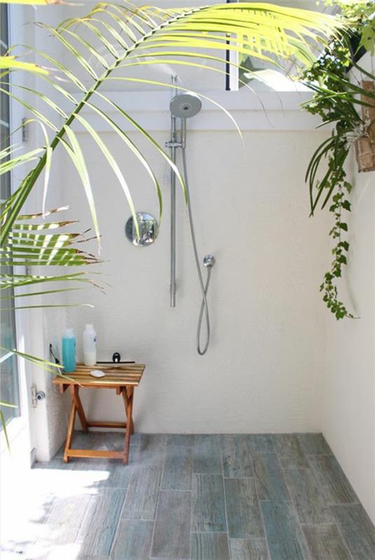 υπαίθριο ντους μπάνιο στη βεράντα δημιουργούν καλοκαιρινές ιδέες