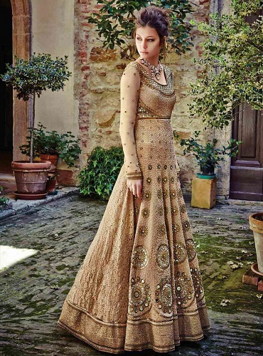 Pakistano dizaineris Lehenga