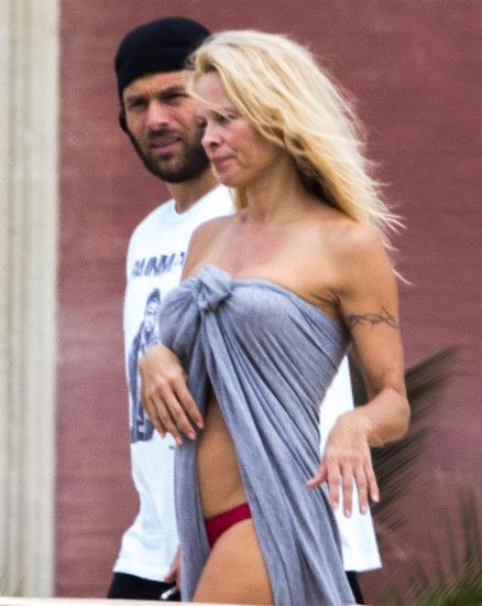 Pamela Anderson makyajsız 7