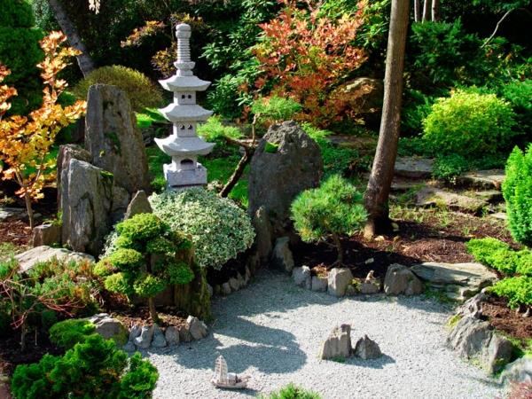 Ο ιαπωνικός κήπος ζεν δημιουργεί γλυπτά