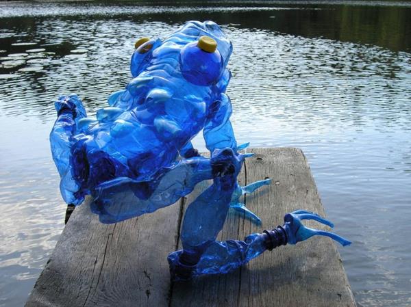 μπουκάλια κατοικίδιων τέχνης τέχνη γίγαντας μπλε βάτραχος