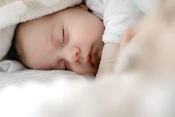 peter oslanec baby sleep unplash