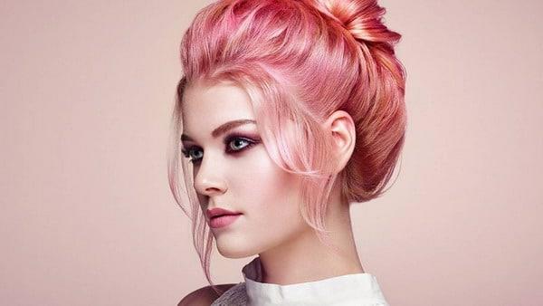 τάσεις ροζ ξανθών χρωμάτων μαλλιών 2021