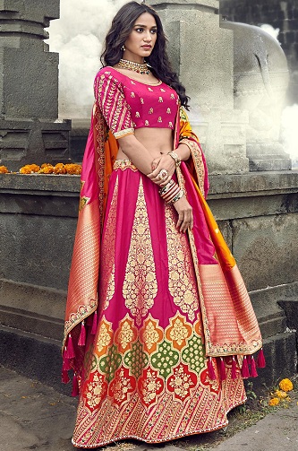 Rožinės nuotakos Lehenga