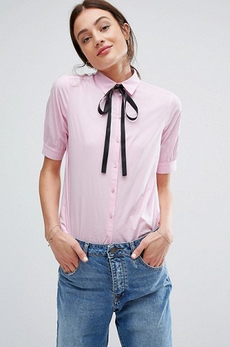 Rožiniai moteriški marškiniai su kontrastine apykakle
