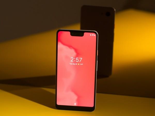 smartphone pixel με ροζ οθόνη