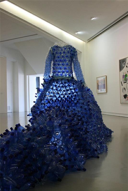 πλαστικά έργα τέχνης γλυπτά μόδας από πλαστικό φόρεμα σχεδιαστών μαχαιροπίρουνα
