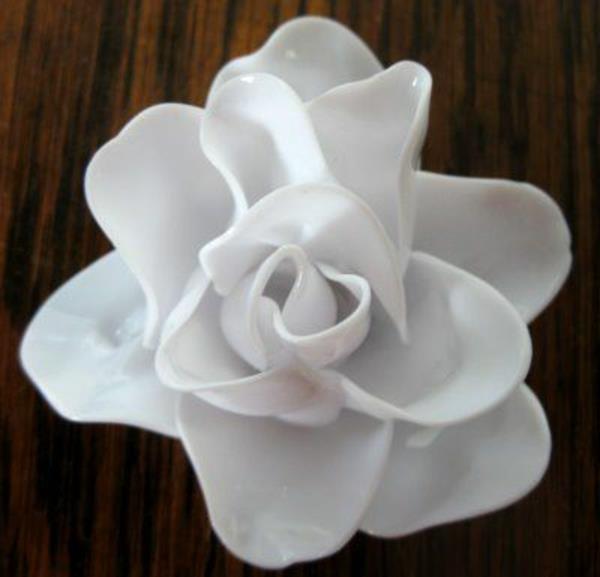 πλαστικά γλυπτά τέχνης από πλαστικό τριαντάφυλλο μαχαιροπίρουνα