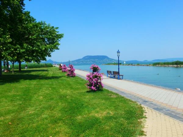 περίπατος στο πάρκο λίμνης Balaton