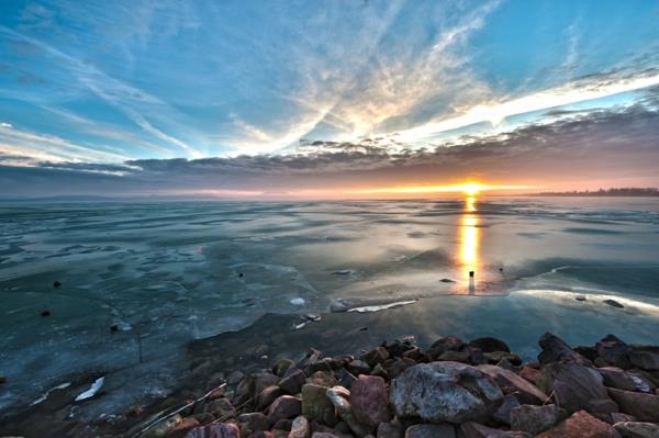 πανόραμα χειμερινού τοπίου λίμνης balaton