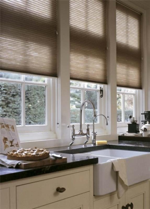 πλισέ παράθυρα κουζίνας σκουραίνουν αποχρώσεις του καφέ