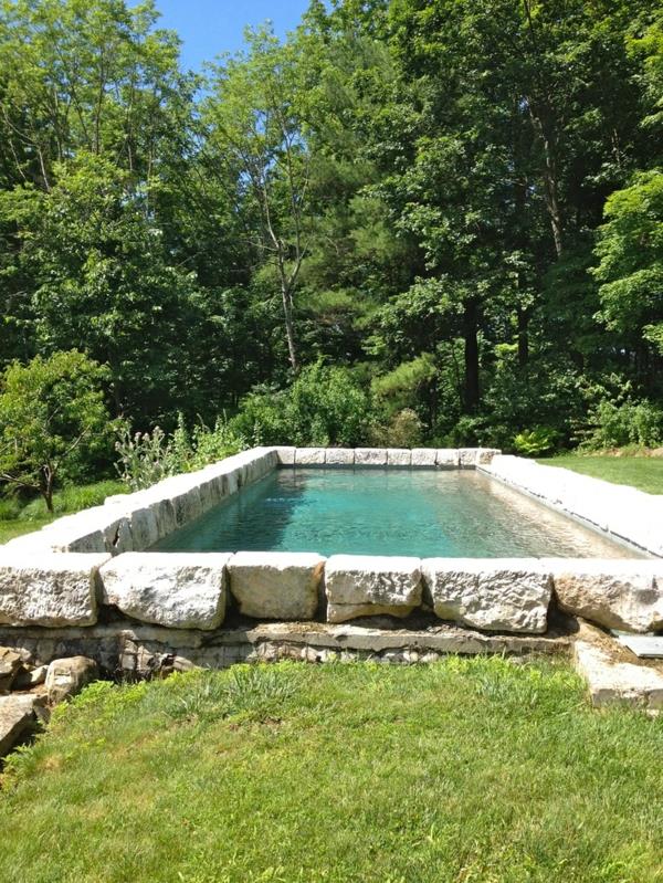 εξωτερική πισίνα χτισμένο μπορντούρα με πέτρες