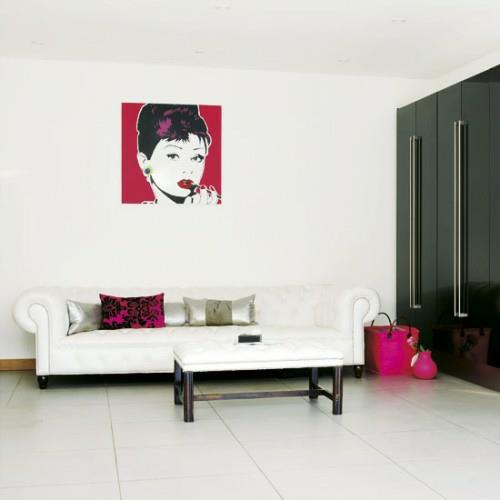 shrill pop art ιδέες διακόσμησης τοίχου λευκός δερμάτινος καναπές δωμάτιο τοίχου εικόνα
