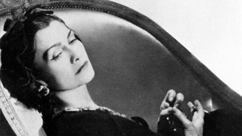 πορτρέτο με καθρέφτη coco chanel