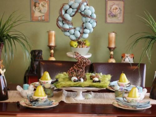 πλούσιο στεφάνι πασχαλινά αυγά μπλε γιορτινό τραπέζι πασχαλινό λαγουδάκι φωτεινό