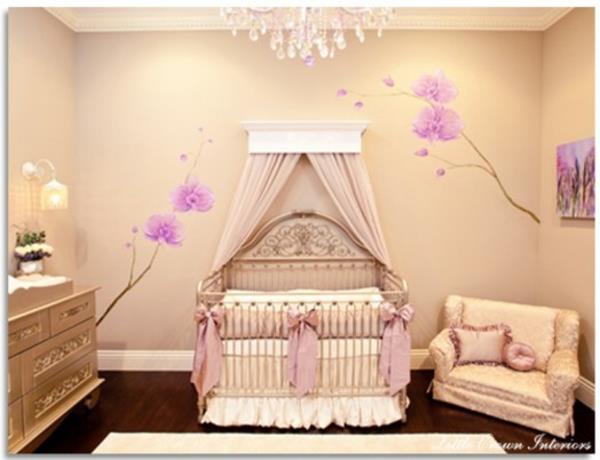 πανέμορφος τοίχος διακόσμησης λουλουδιών δωματίου μωρού